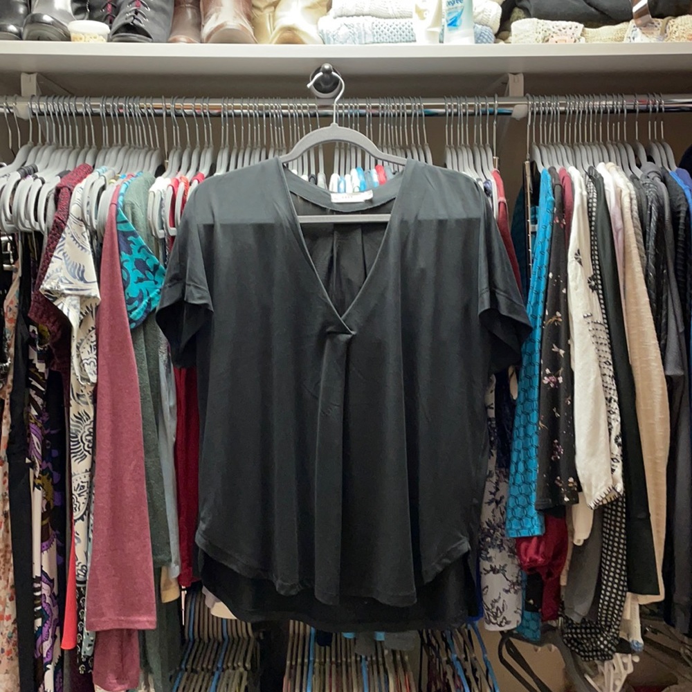 LUSH V neck capped sleeve blouse